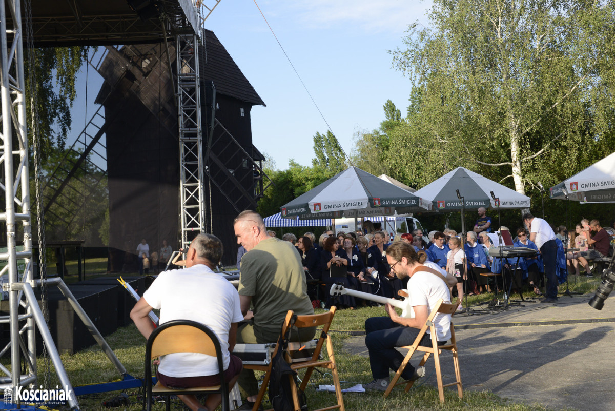 Spektakl o dziejach Śmigla przy wiatrakach [ZDJĘCIA]