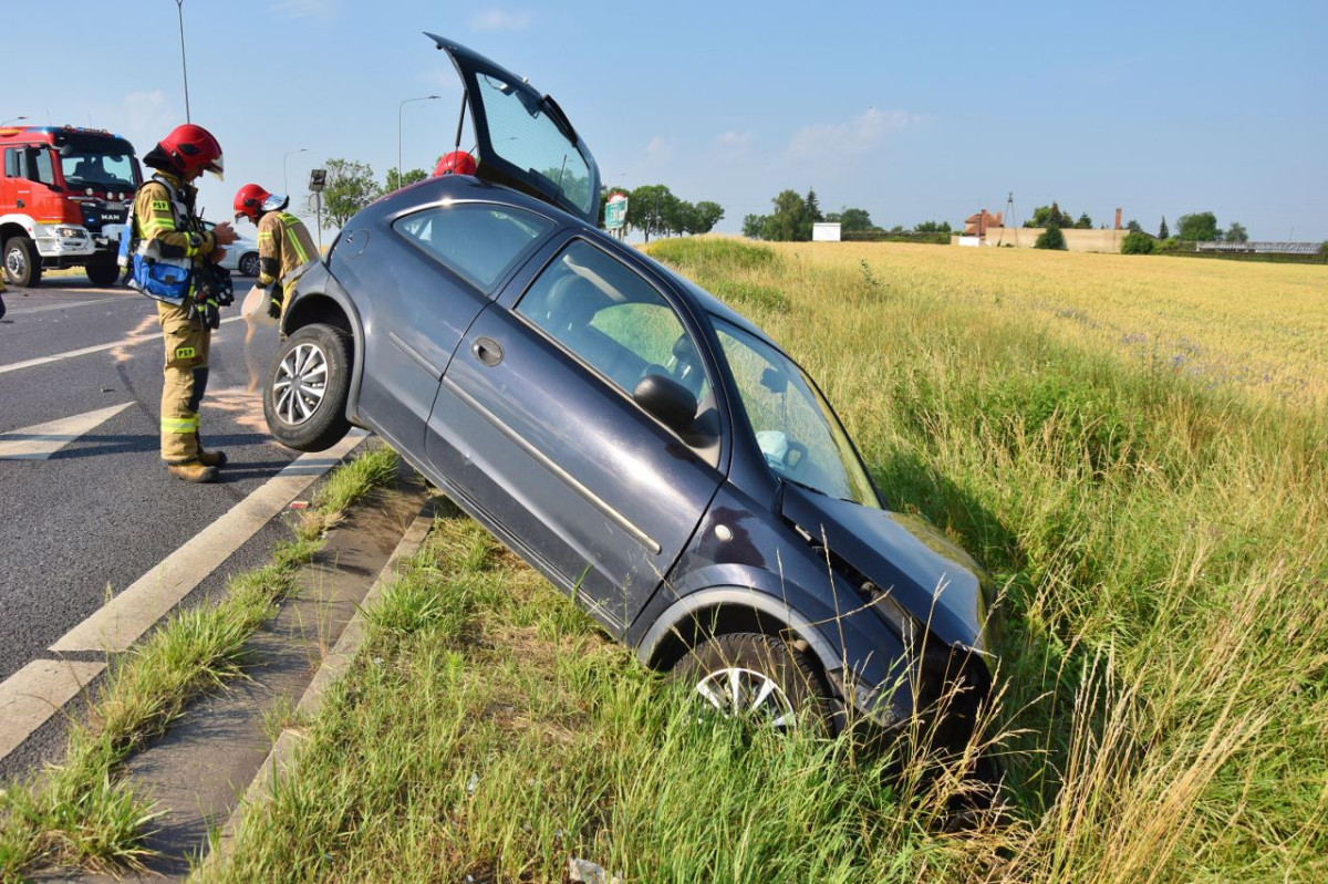 Zderzenie dwóch samochodów na wyjeździe z Kościana [ZDJĘCIA]