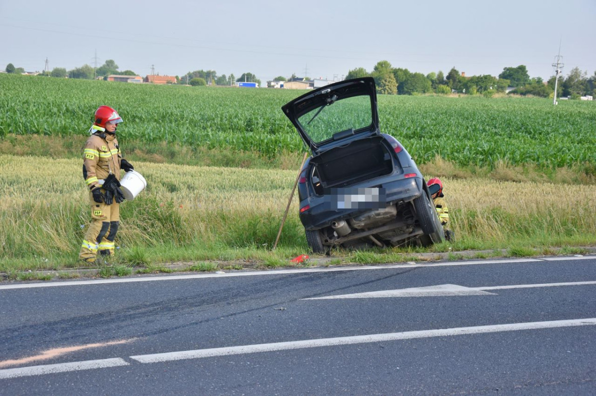 Zderzenie dwóch samochodów na wyjeździe z Kościana [ZDJĘCIA]