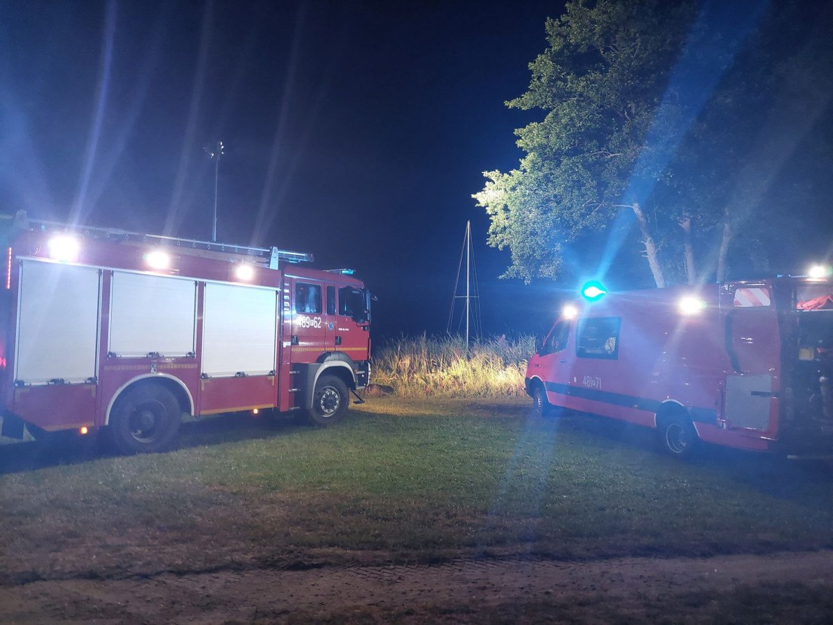 Akcja poszukiwawcza na jeziorze w Cichowie [ZDJĘCIA]