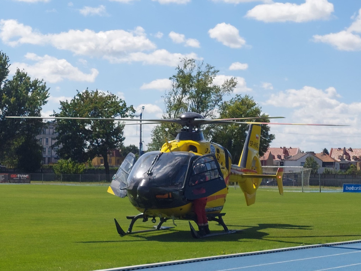 Śmigłowiec LPR lądował na stadionie [ZDJĘCIA]