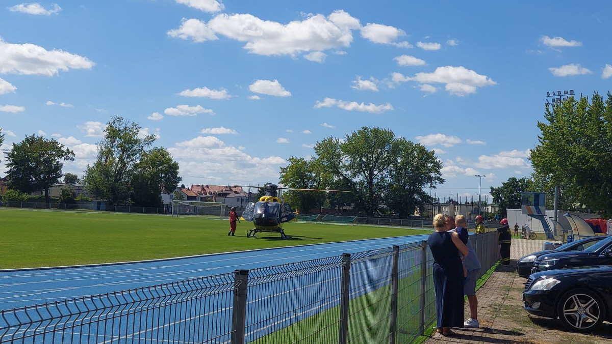 Śmigłowiec LPR lądował na stadionie [ZDJĘCIA]