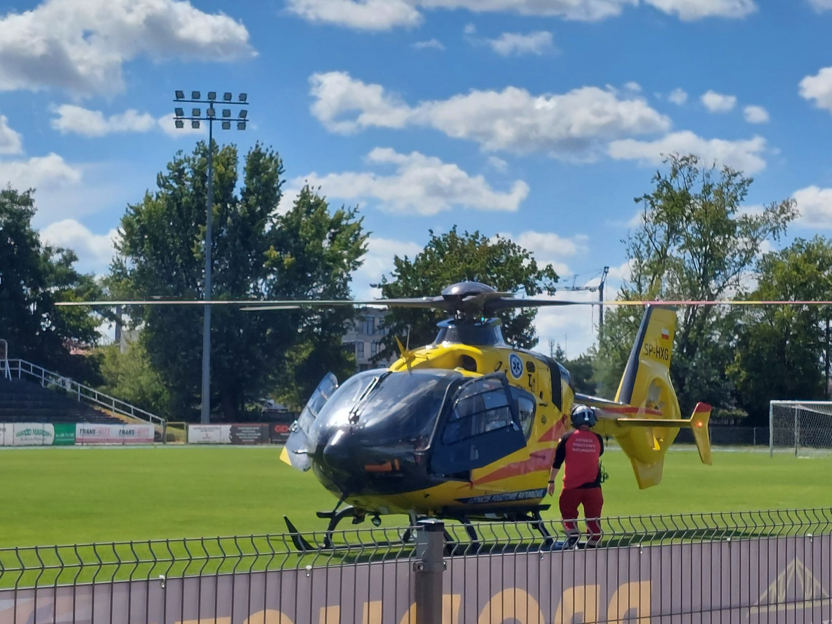Śmigłowiec LPR lądował na stadionie [ZDJĘCIA]