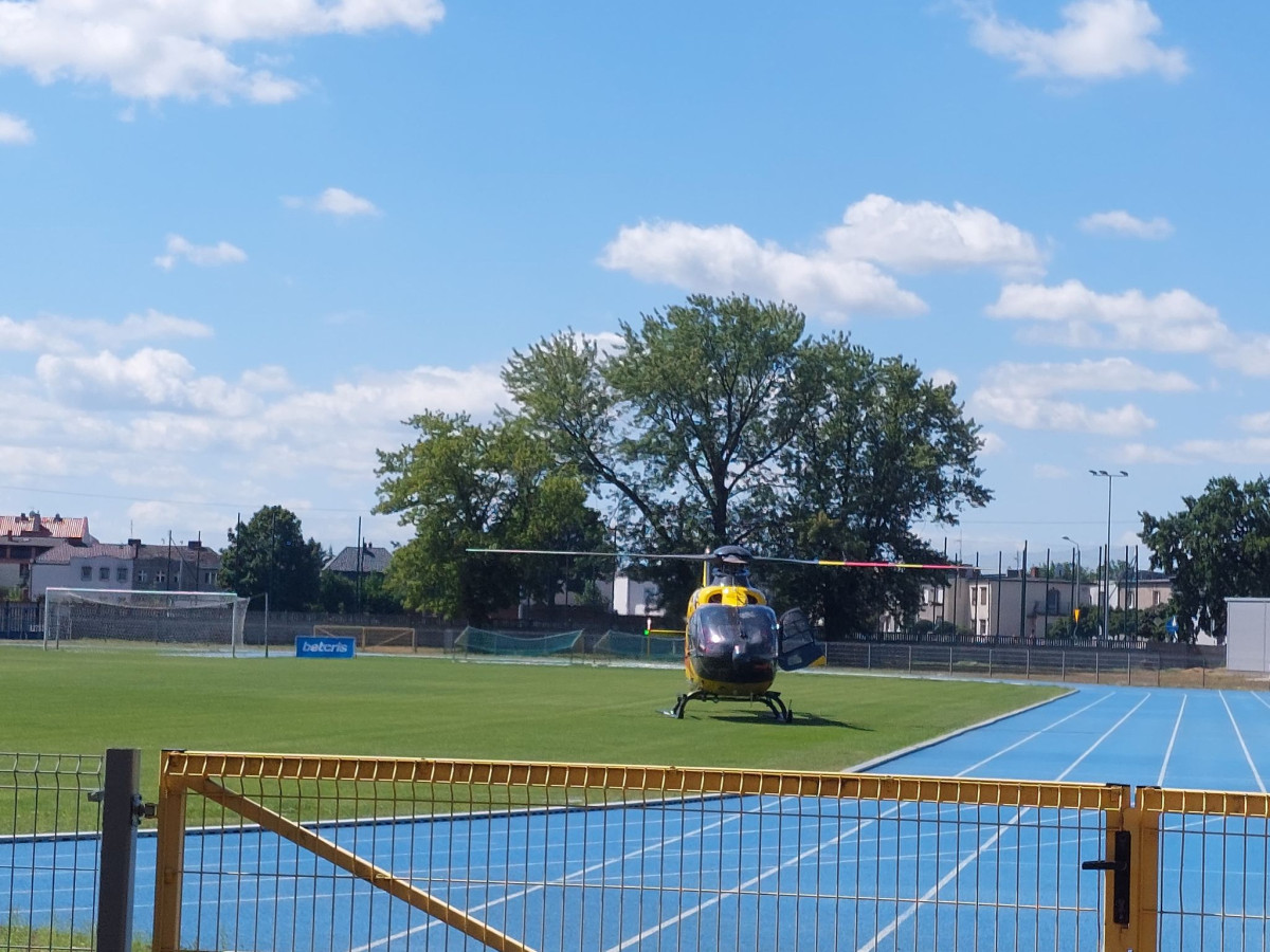 Śmigłowiec LPR lądował na stadionie [ZDJĘCIA]