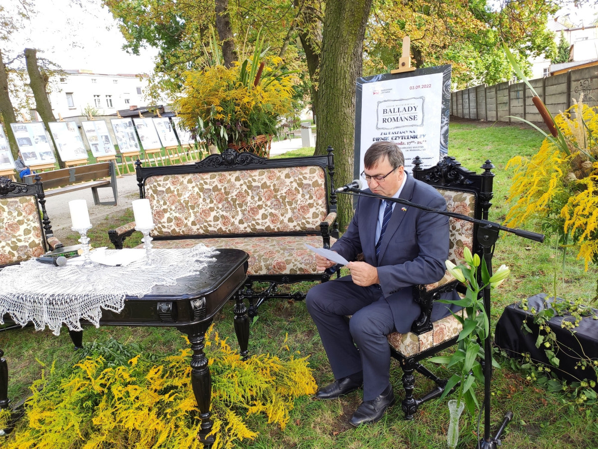 Narodowe Czytanie w parku KOK [ZDJĘCIA]