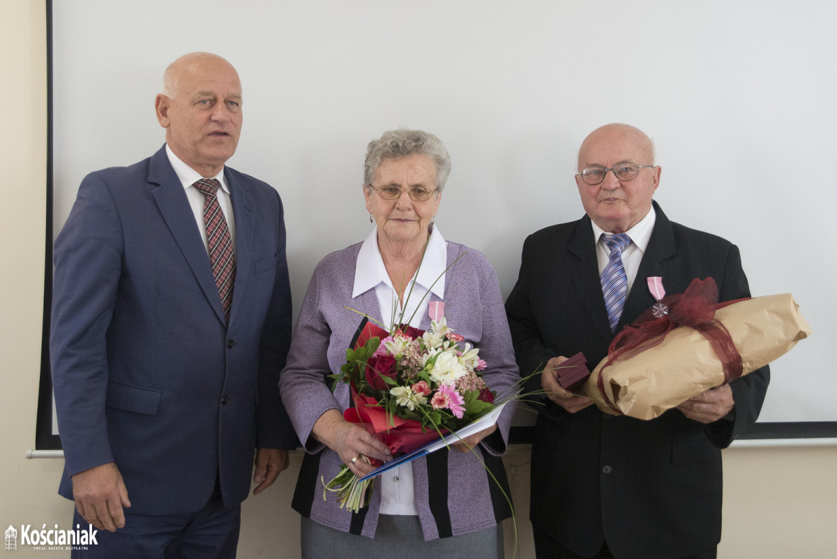 Medale od wójta za długoletnie pożycie małżeńskie [ZDJĘCIA]