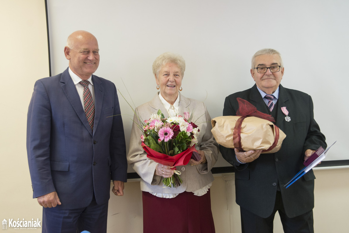 Medale od wójta za długoletnie pożycie małżeńskie [ZDJĘCIA]