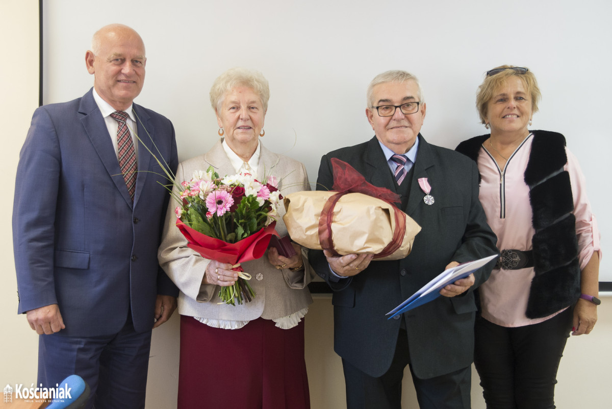 Medale od wójta za długoletnie pożycie małżeńskie [ZDJĘCIA]