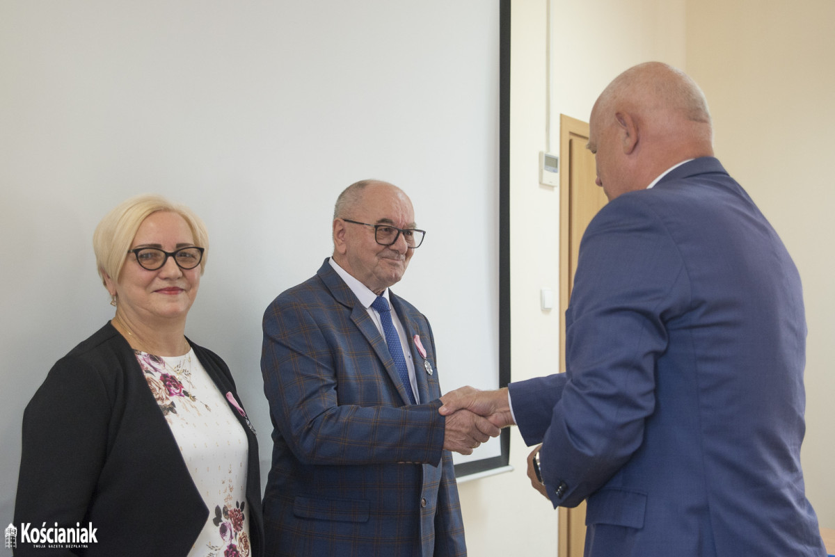 Medale od wójta za długoletnie pożycie małżeńskie [ZDJĘCIA]