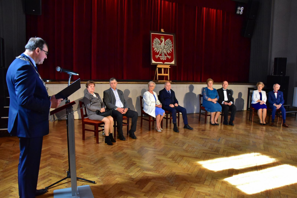 Burmistrz wręczył medale parom małżeńskim [ZDJĘCIA]