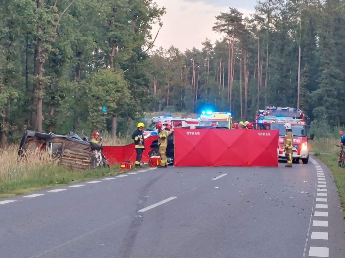 Czołowe zderzenie, cztery osoby ranne [ZDJĘCIA]