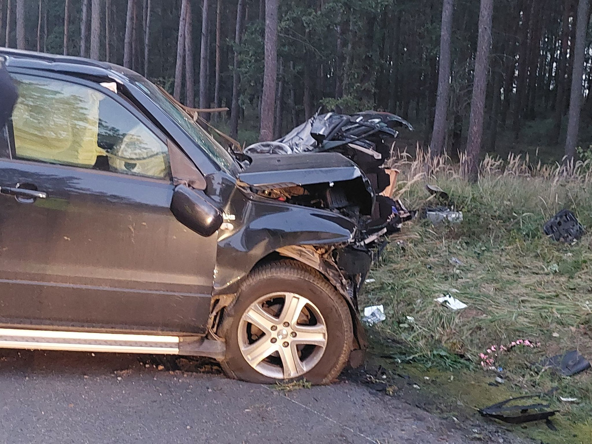 Czołowe zderzenie, cztery osoby ranne [ZDJĘCIA]