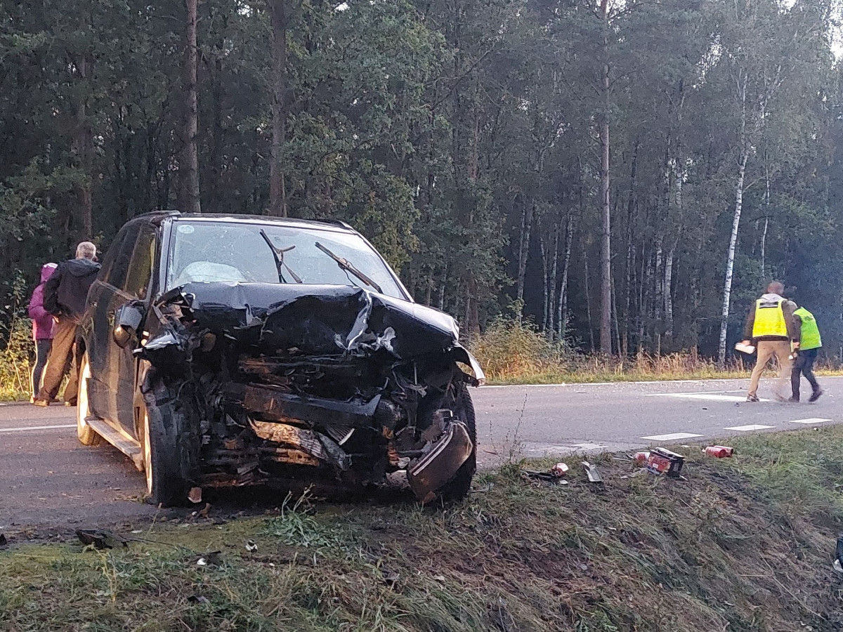 Czołowe zderzenie, cztery osoby ranne [ZDJĘCIA]
