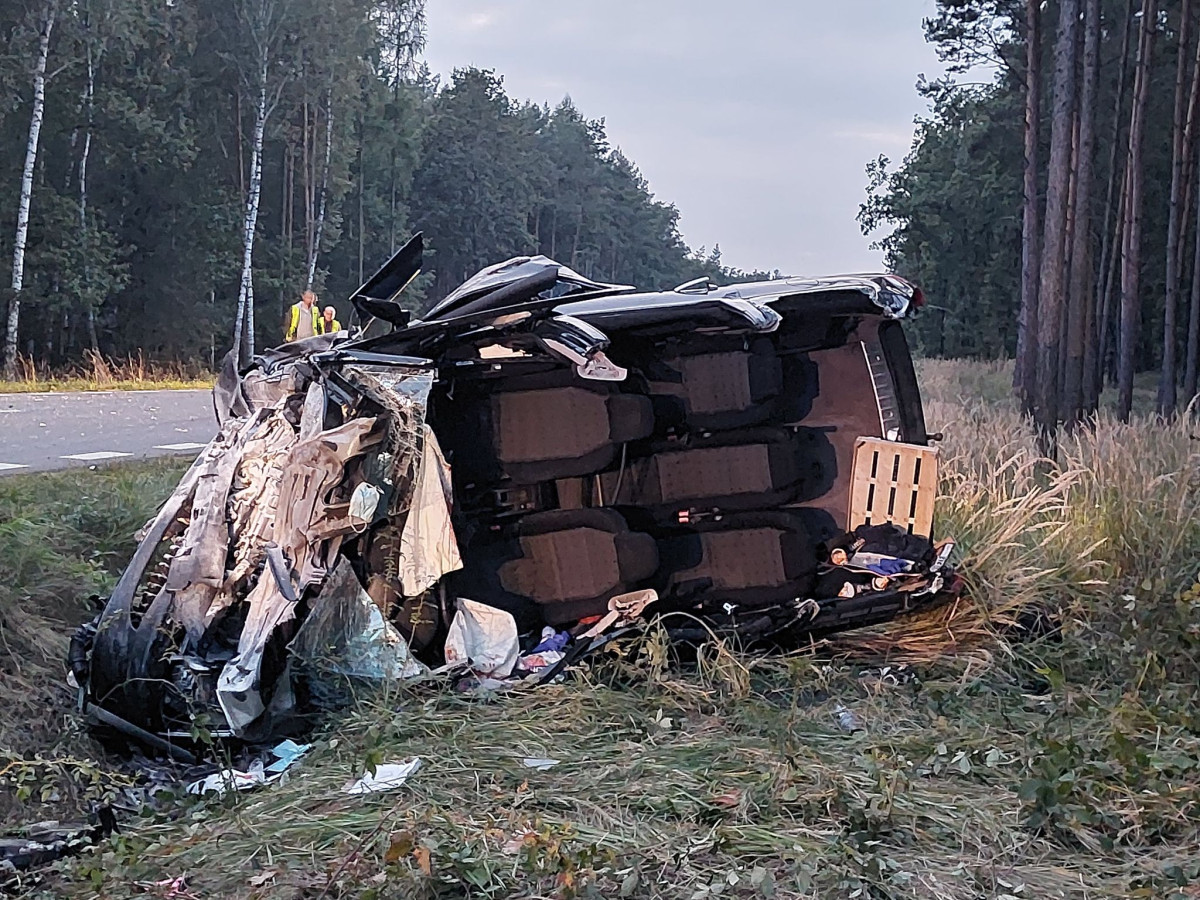 Czołowe zderzenie, cztery osoby ranne [ZDJĘCIA]