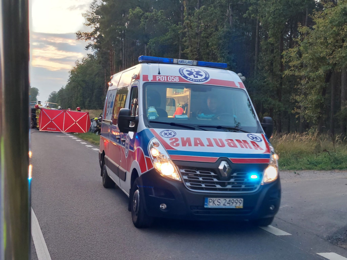 Czołowe zderzenie, cztery osoby ranne [ZDJĘCIA]