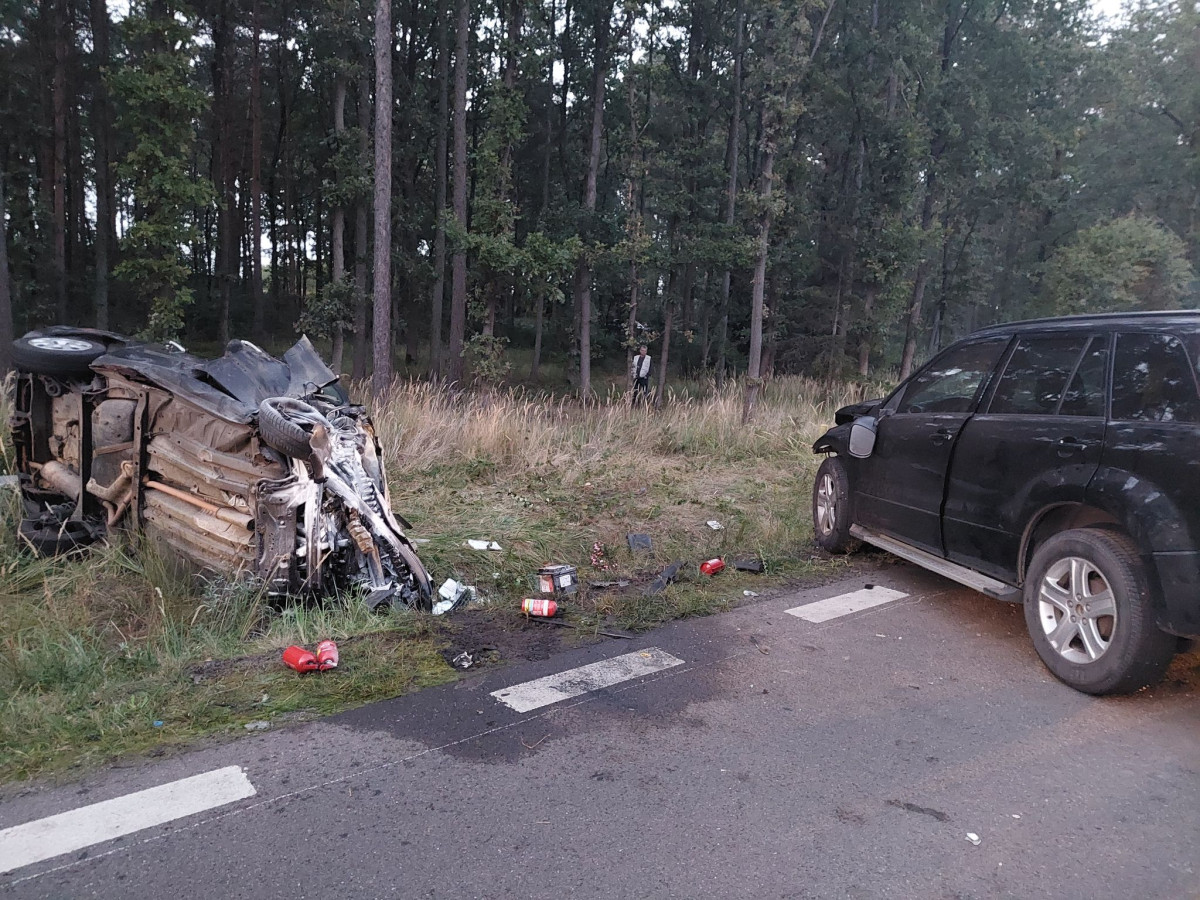 Czołowe zderzenie, cztery osoby ranne [ZDJĘCIA]