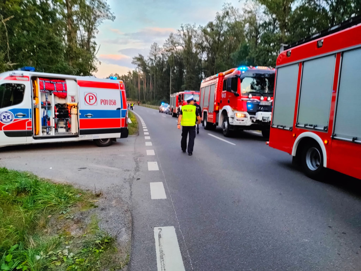 Czołowe zderzenie, cztery osoby ranne [ZDJĘCIA]