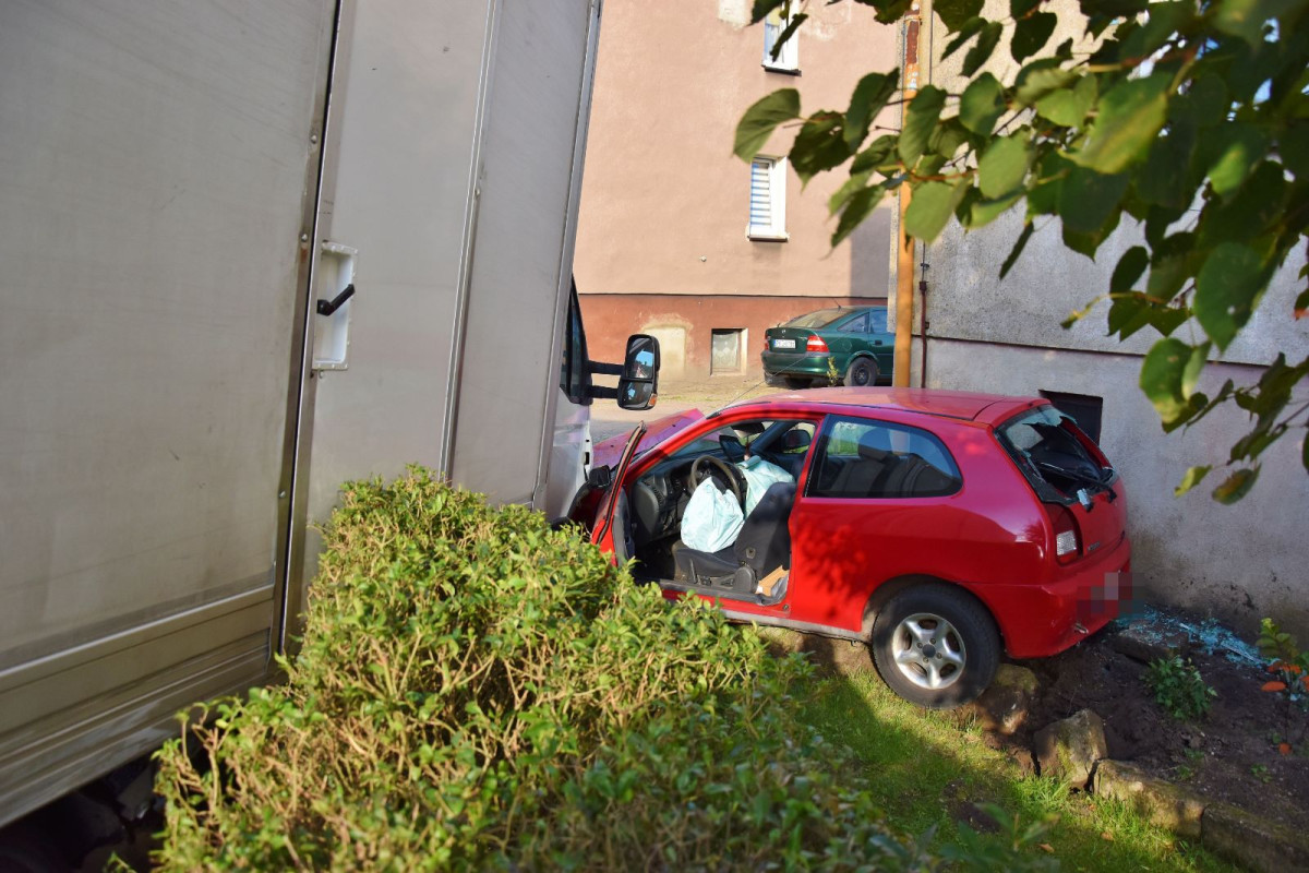 Poważne zderzenie trzech aut w Bonikowie [ZDJĘCIA]
