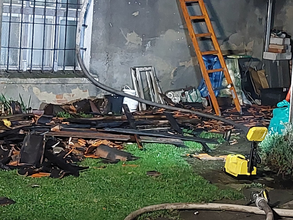 Palił się budynek gospodarczy w Krzywiniu [ZDJĘCIA]