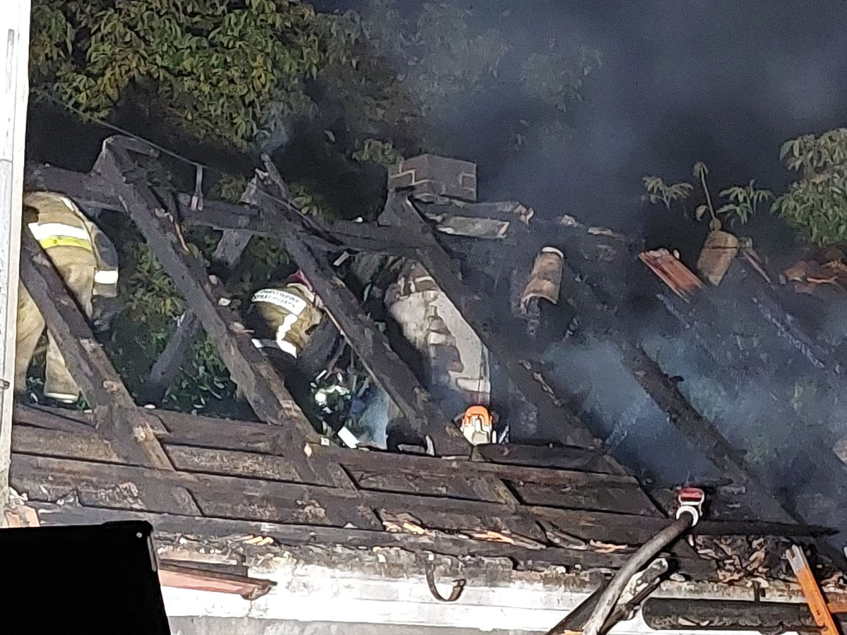Palił się budynek gospodarczy w Krzywiniu [ZDJĘCIA]