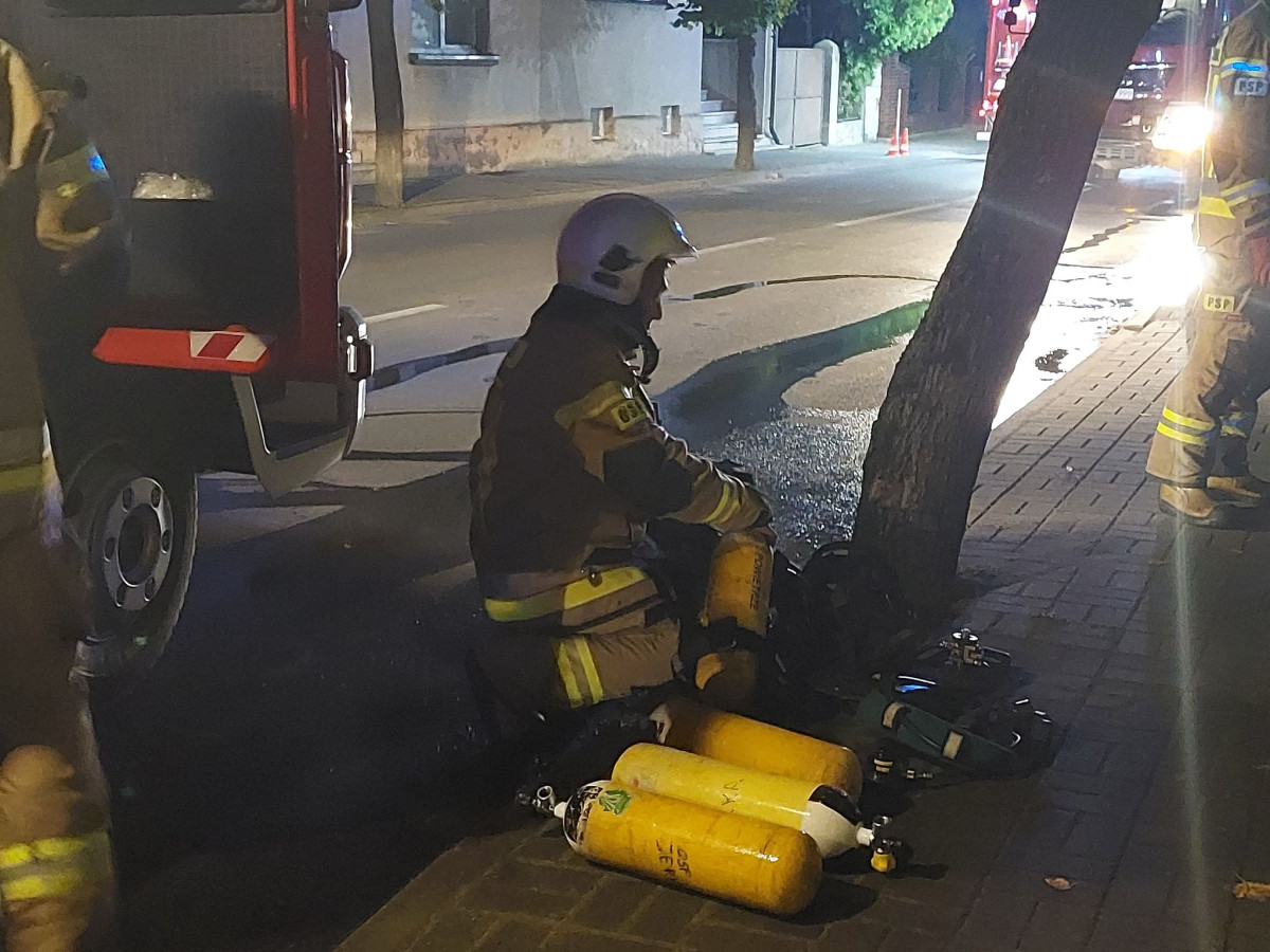 Palił się budynek gospodarczy w Krzywiniu [ZDJĘCIA]