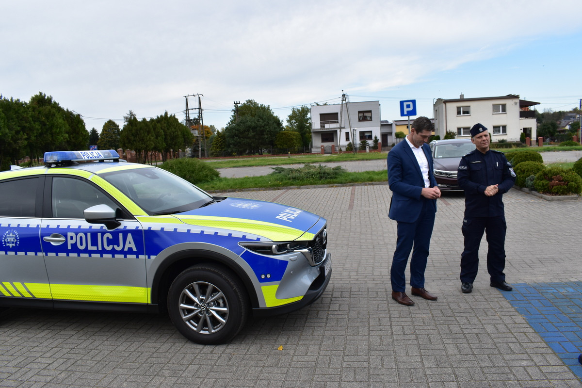 Nowy policyjny radiowóz w Krzywiniu