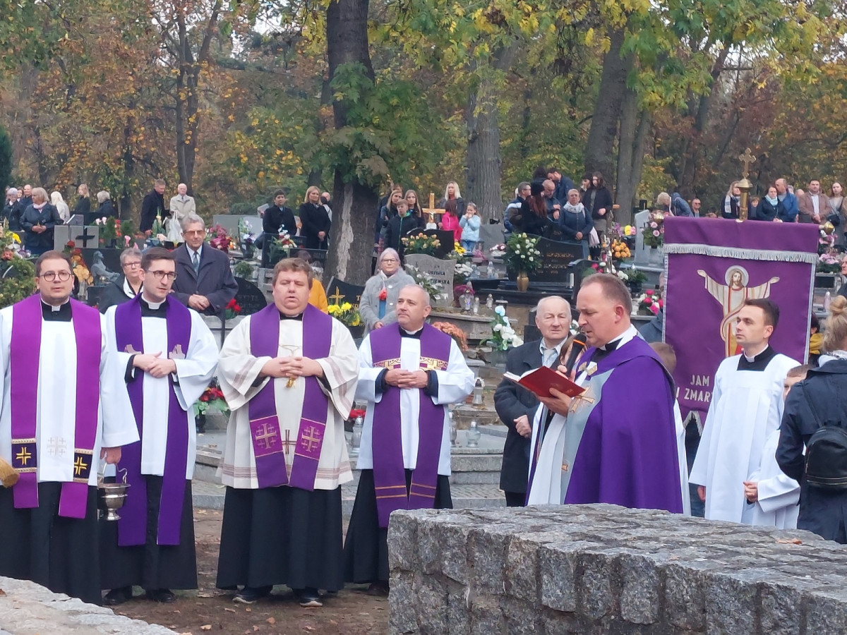 Procesja i koncert w Dniu Wszystkich Świętych [ZDJĘCIA]