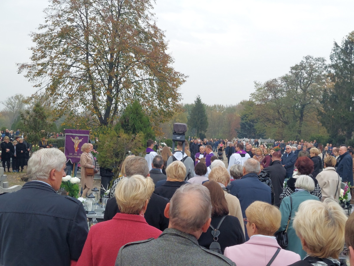 Procesja i koncert w Dniu Wszystkich Świętych [ZDJĘCIA]