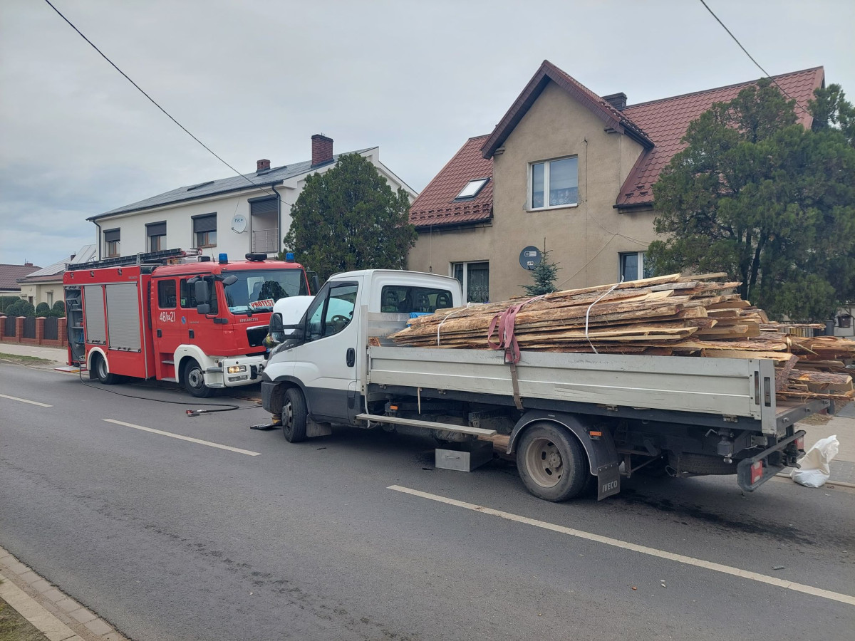 Zderzenie hondy z dostawczakiem w Starych Oborzyskach [ZDJĘCIA]