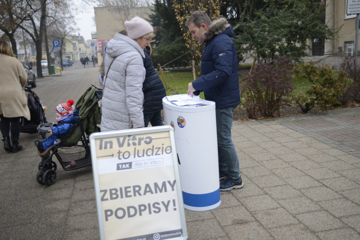 Zbierają podpisy o dofinansowanie in vitro [ZDJĘCIA]