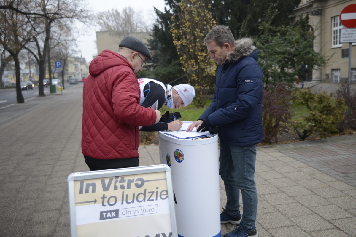 Zbierają podpisy o dofinansowanie in vitro [ZDJĘCIA]