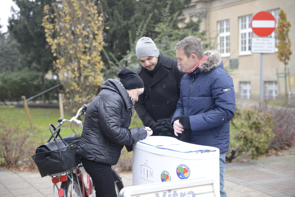 Zbierają podpisy o dofinansowanie in vitro [ZDJĘCIA]