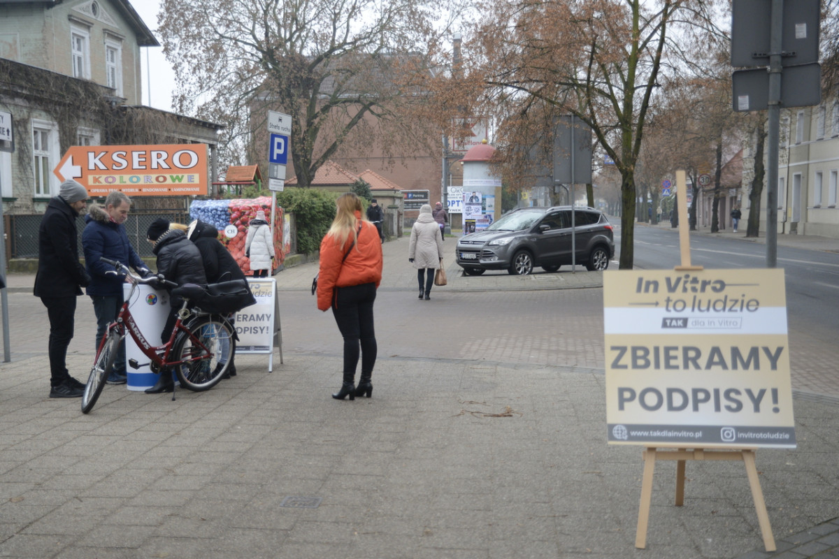 Zbierają podpisy o dofinansowanie in vitro [ZDJĘCIA]