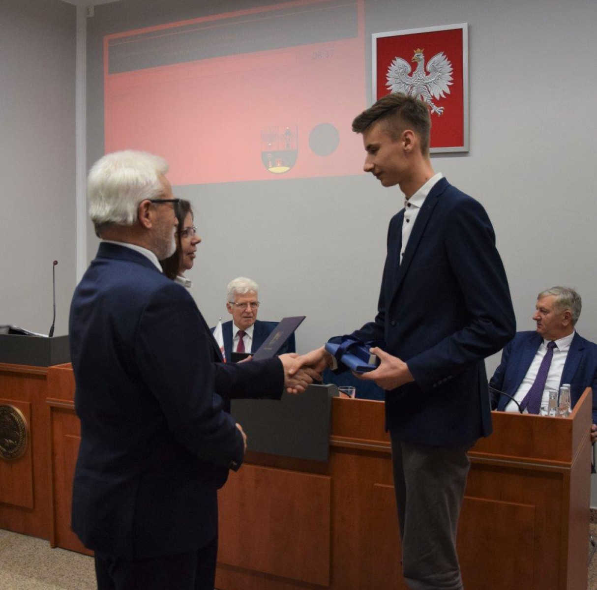 Powiat nagrodził uczniów i studentów [ZDJĘCIA]