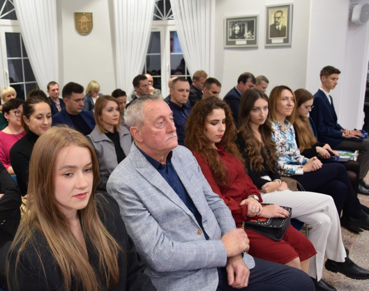 Powiat nagrodził uczniów i studentów [ZDJĘCIA]