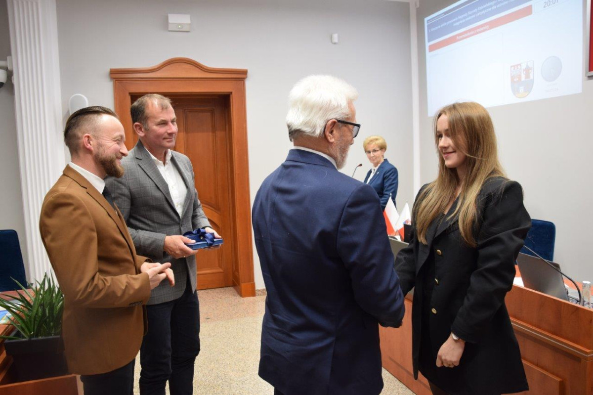 Powiat nagrodził uczniów i studentów [ZDJĘCIA]