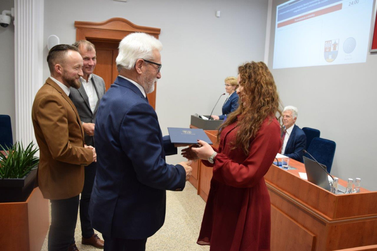 Powiat nagrodził uczniów i studentów [ZDJĘCIA]