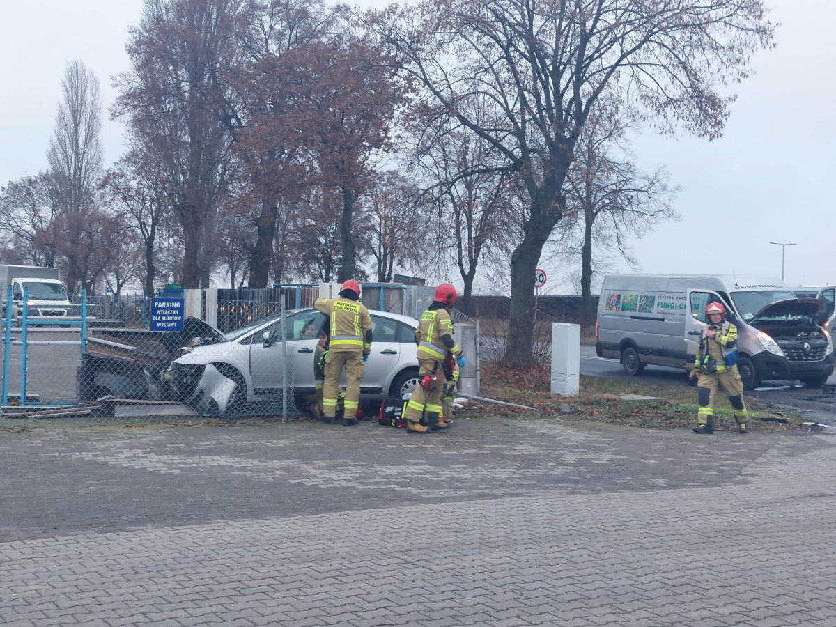 Zderzenie trzech aut w pobliżu drogi na Pianowo [ZDJĘCIA]