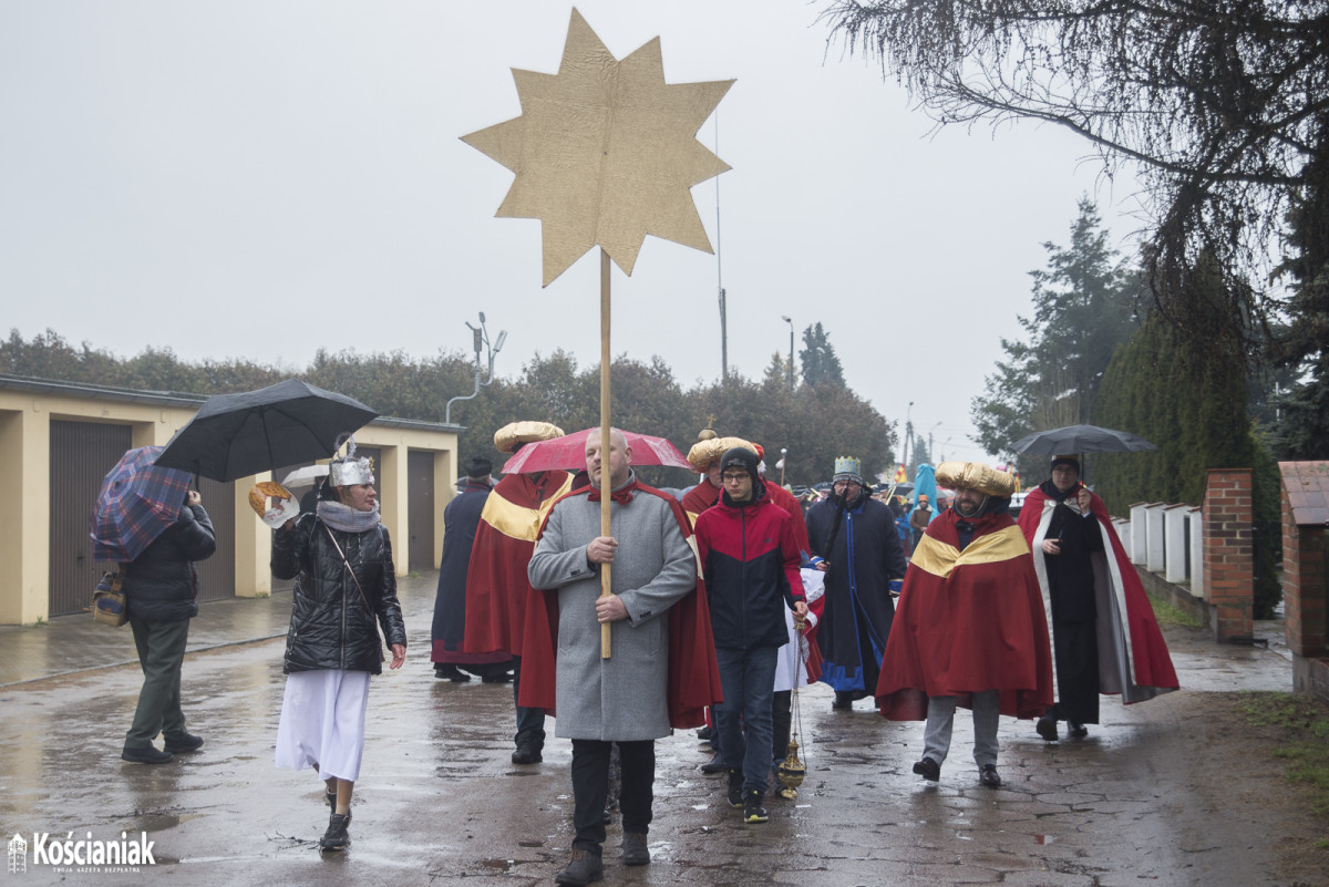 Orszak Trzech Króli przeszedł ulicami Kościana [ZDJĘCIA]