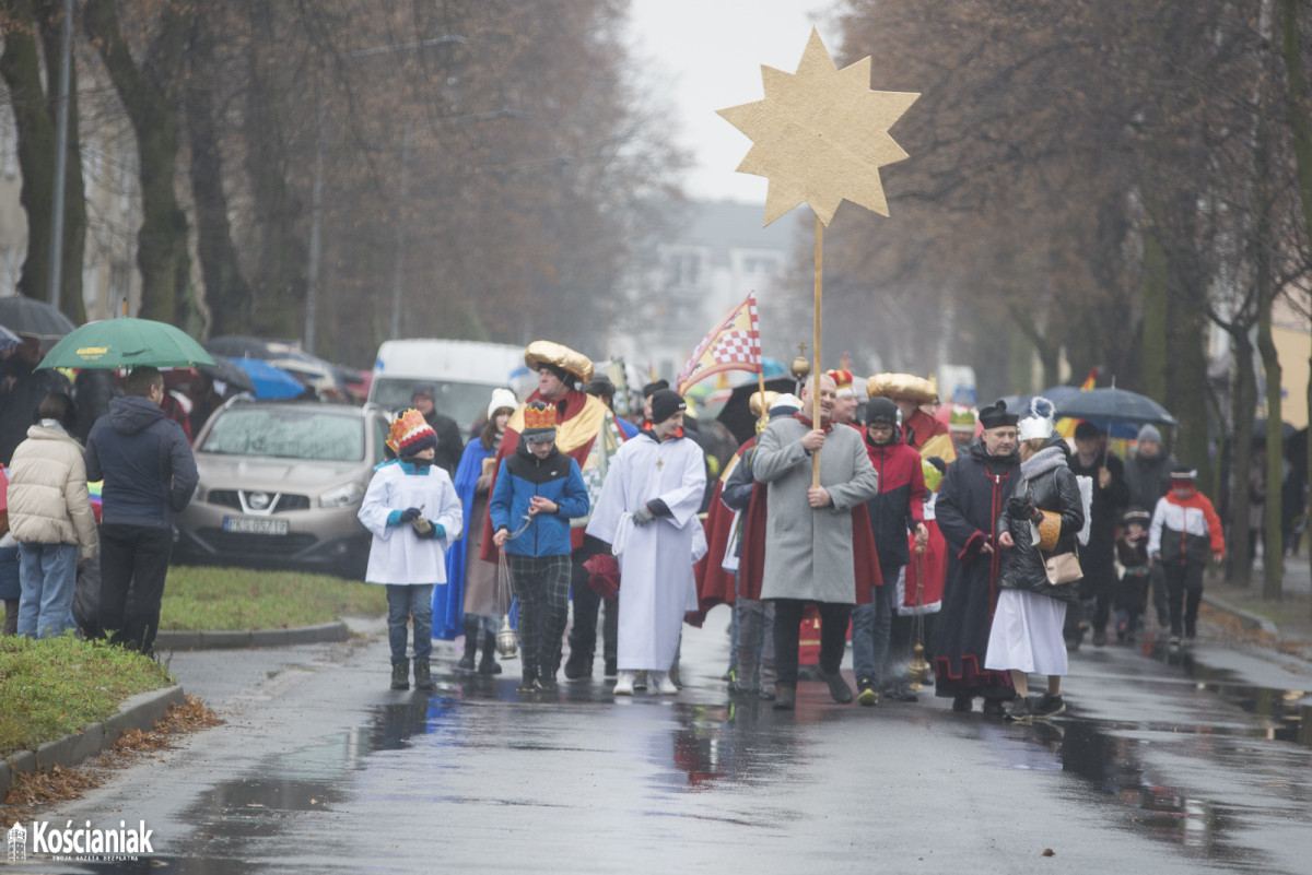Orszak Trzech Króli przeszedł ulicami Kościana [ZDJĘCIA]