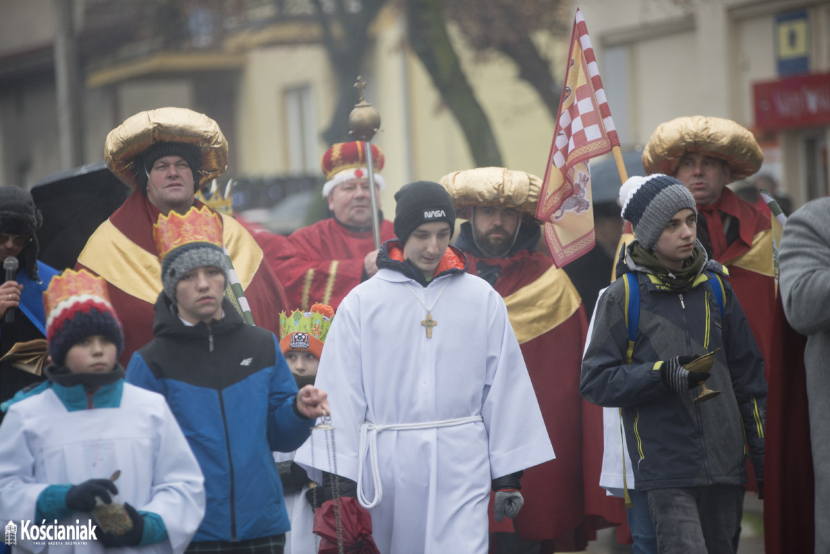 Orszak Trzech Króli przeszedł ulicami Kościana [ZDJĘCIA]