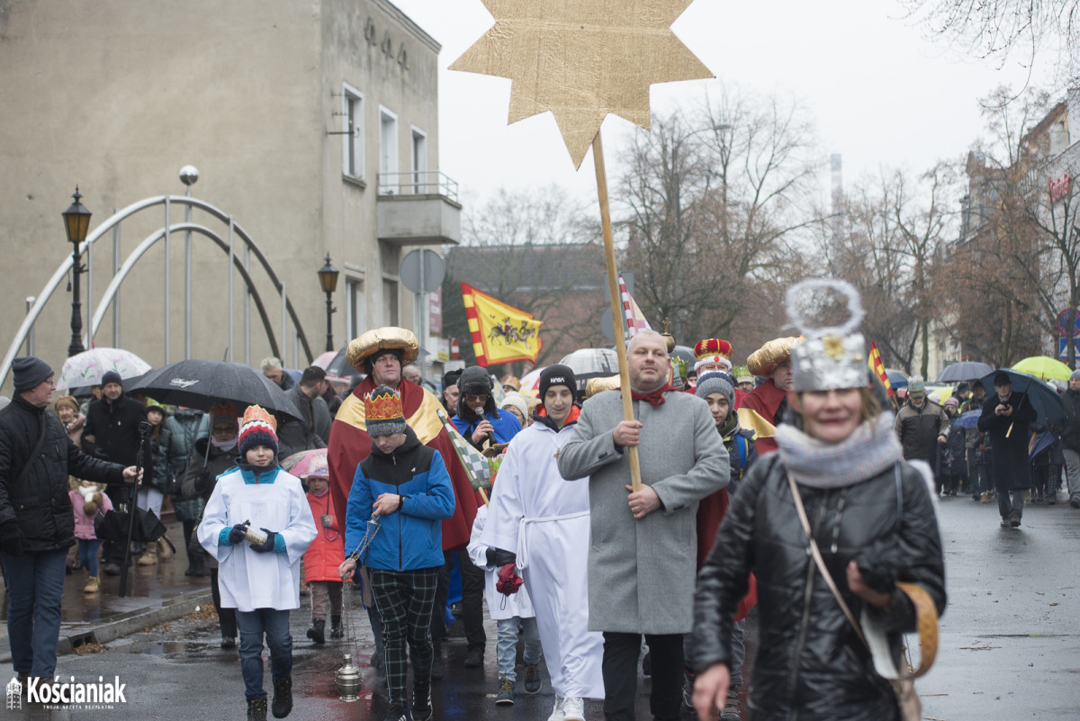 Orszak Trzech Króli przeszedł ulicami Kościana [ZDJĘCIA]