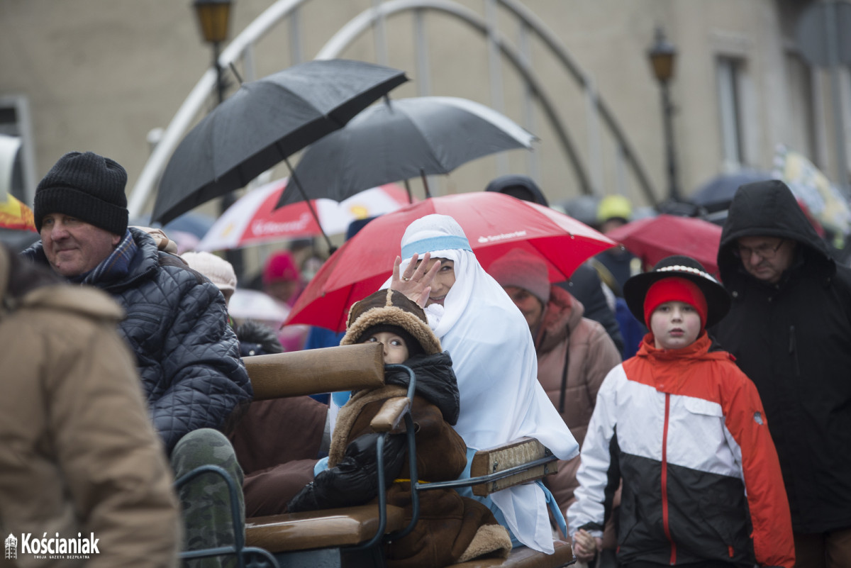 Orszak Trzech Króli przeszedł ulicami Kościana [ZDJĘCIA]