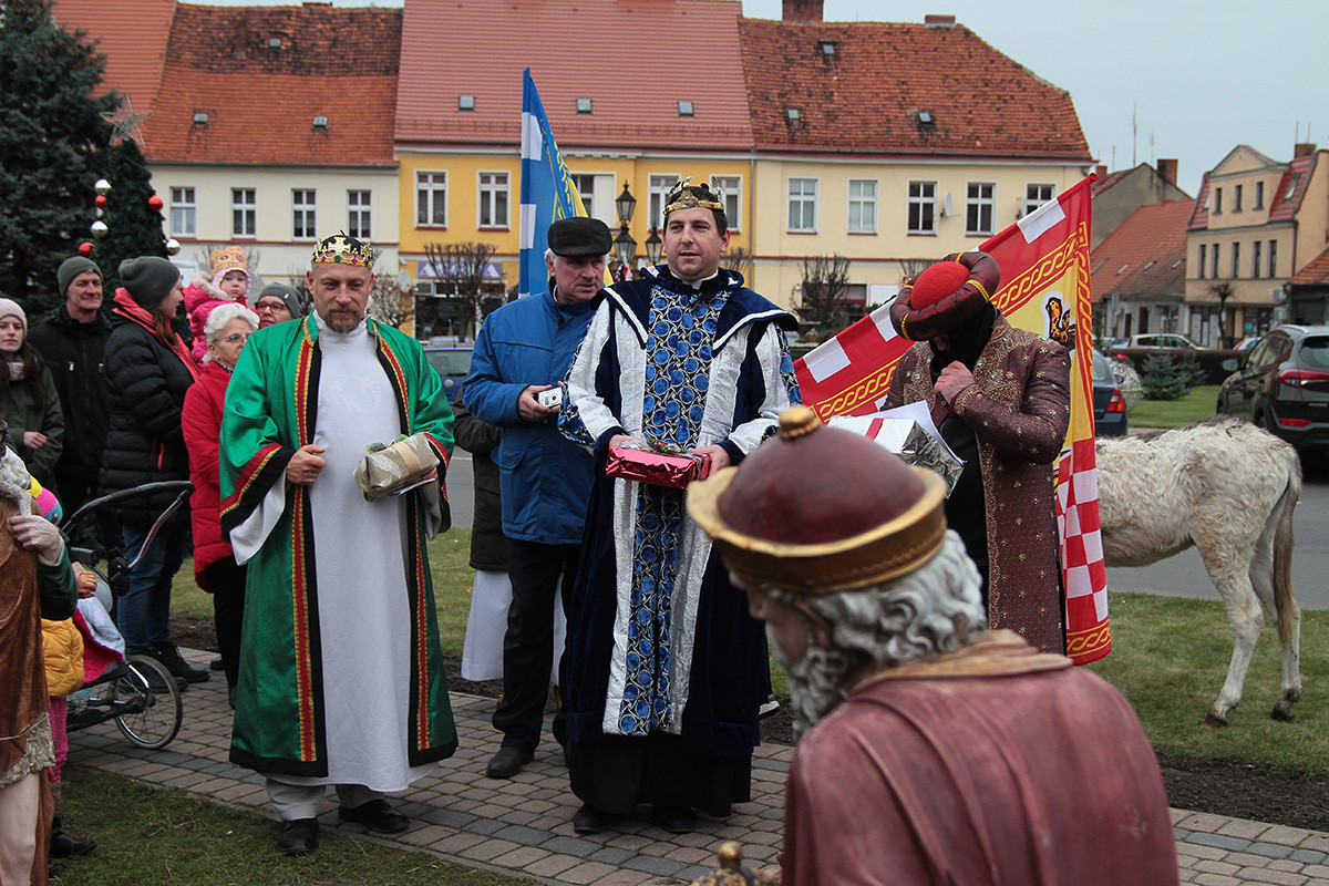 Orszak Trzech Króli w Śmiglu [ZDJĘCIA]
