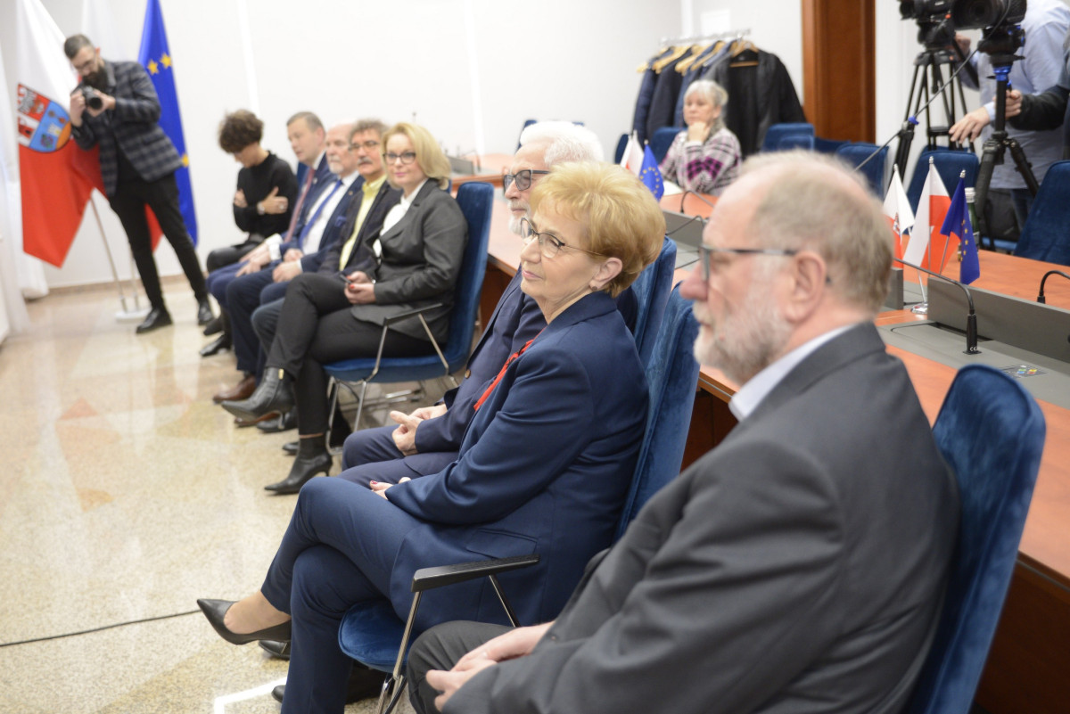 Umowy na kościański szpital i szkołę nr 4