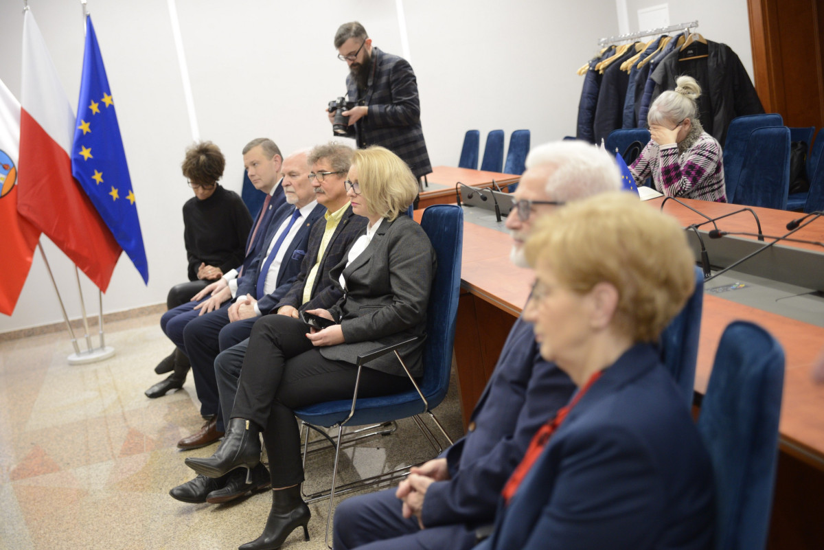 Umowy na kościański szpital i szkołę nr 4