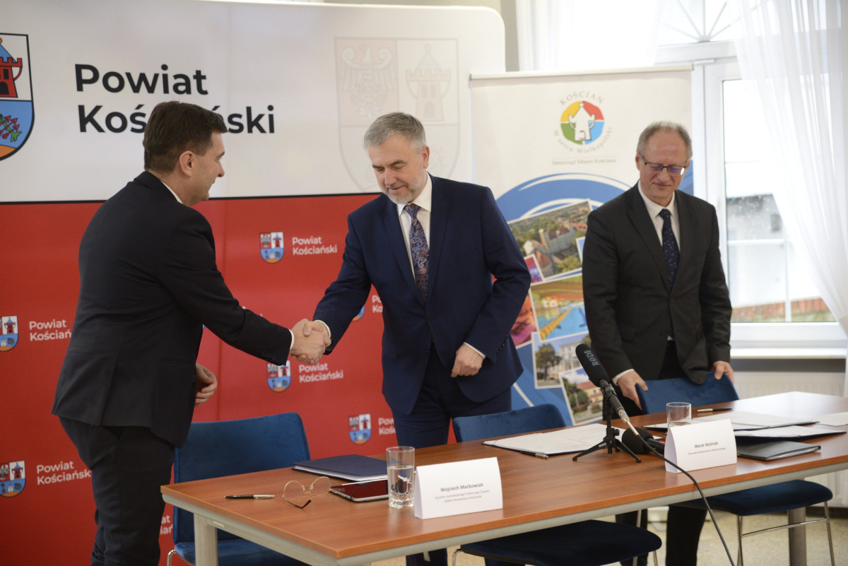 Umowy na kościański szpital i szkołę nr 4