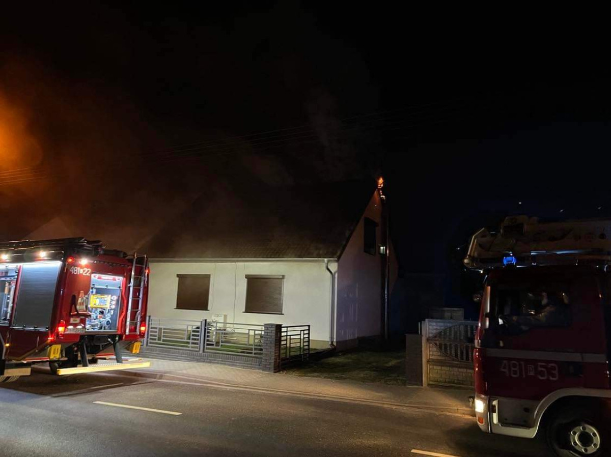 Pożar poddasza w domu mieszkalnym w Widziszewie [ZDJĘCIA]