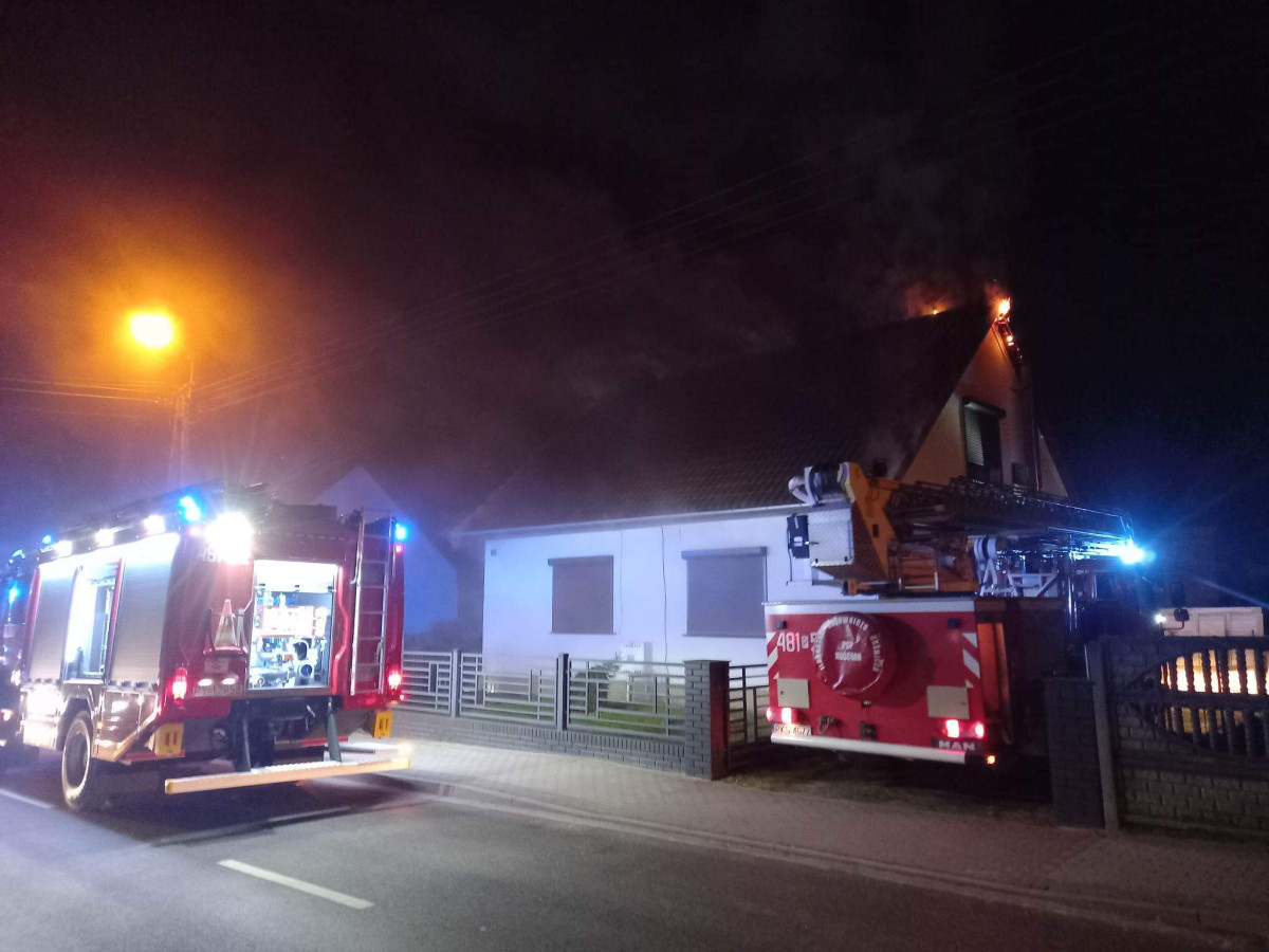 Pożar poddasza w domu mieszkalnym w Widziszewie [ZDJĘCIA]