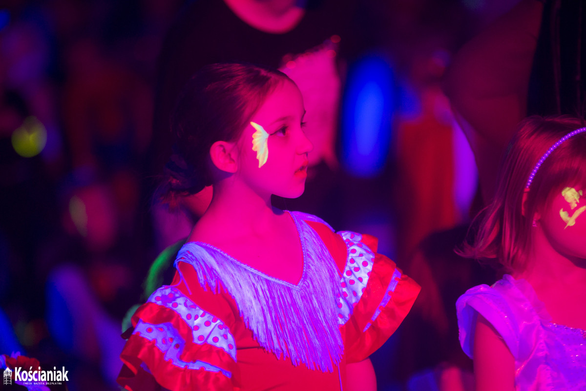 Fluo Party - balik przebierańców w KOK [ZDJĘCIA]